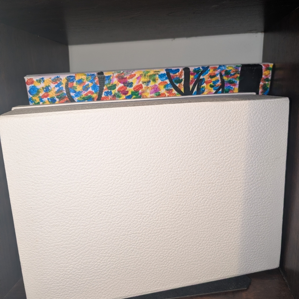 Dior White Textured Box - Picture 2 of 3